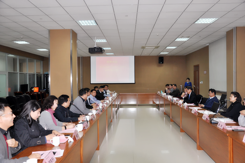 清華大學(xué)山東校友會(huì )、濟南同學(xué)會(huì )、青島同學(xué)會(huì ) 同學(xué)蒞臨濟南連心物業(yè)指導工作